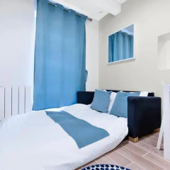 Отель Renovated 1 Bed for 3. Close to Bastille балкон