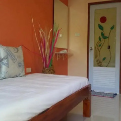 Отель Patamnak Beach Guesthouse 3* Улучшенный номер с различными типами кроватей