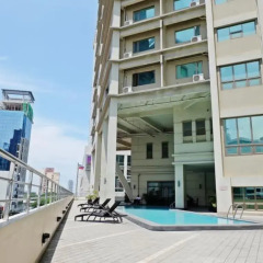 Mandarin Plaza Hotel балкон