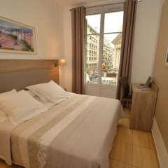 Hotel Parisien 2* Улучшенный номер с двуспальной кроватью