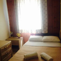 Momos Hostel Стандартный номер с двуспальной кроватью (общая ванная комната) фото 6