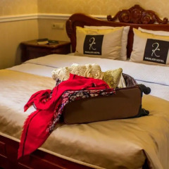 Kavalier Boutique Hotel 5* Улучшенный номер двуспальная кровать фото 3