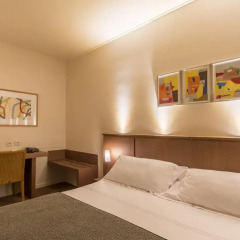 Отель Hôtel Des Artistes 3* Стандартный номер с двуспальной кроватью