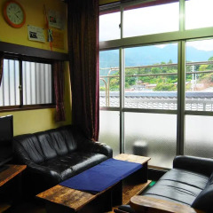 Отель Sudomari Minshuku Friend 2* Кровать в мужском общем номере фото 3