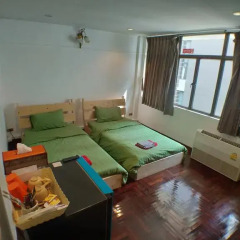 Отель B&b 22 House Бангкок в номере фото 2
