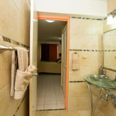 Отель Cozy Accommodations ванная