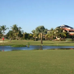 Отель The Golf Suites спортивное сооружение