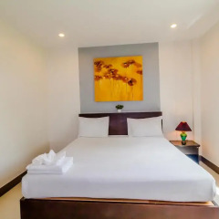 Отель Baan Yuyen Karon Guesthouse 2* Улучшенный номер разные типы кроватей фото 4