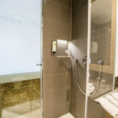 Отель Cocoon Hauptbahnhof 3* Стандартный номер с двуспальной кроватью фото 17