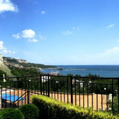 Отель Guest Rooms Queen's View пляж