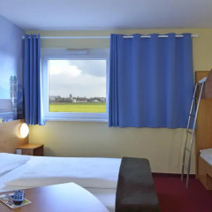 B&B Hotel Munchen Airport 2* Стандартный семейный номер с двуспальной кроватью