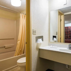 Отель Knights Inn Columbus 2* Номер Делюкс с различными типами кроватей фото 6