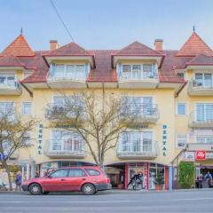 Отель Margaret Apartman парковка