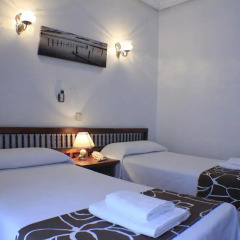 Отель Hostal Esmeralda Стандартный номер с различными типами кроватей фото 12
