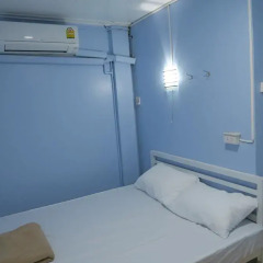 Red Lips Hostel Номер категории Эконом