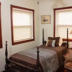 Отель Ledroit Park Renaissance Bed and Breakfast 3* Номер с общей ванной комнатой с различными типами кроватей (общая ванная комната) фото 8