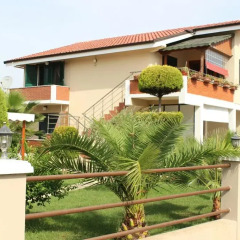 Отель Holiday Home Balla Дуррес балкон