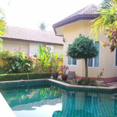 Отель Coconut Grove Village бассейн