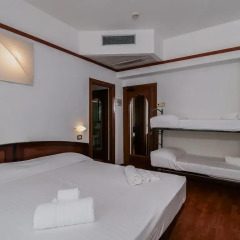 Hotel Continental Rimini Римини сейф в номере
