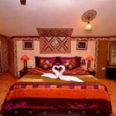 Отель Chokhi Dhani Resort Jaipur 4* Коттедж с различными типами кроватей фото 7