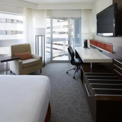 Отель Delta Hotels by Marriott Montreal 4* Стандартный номер с различными типами кроватей фото 5