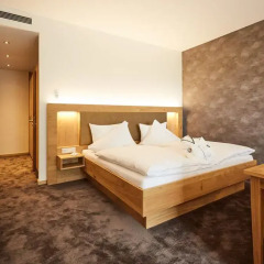 Hotel Villa Hügel сейф в номере