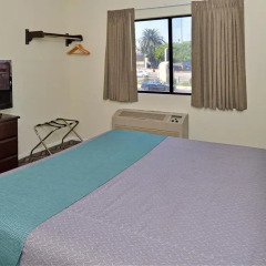 Отель Rodeway Inn & Suites LAX 2* Стандартный номер с различными типами кроватей фото 4