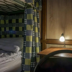 DimAL Hostel Almaty Кровать в мужском общем номере двухъярусные кровати