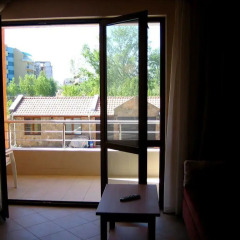 Апартаменты Sunny Village Apartment Солнечный берег комната для гостей фото 3