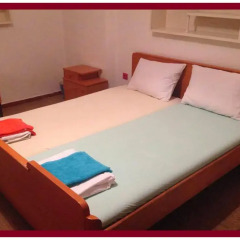 Отель East Gate Guest Rooms Стандартный номер с двуспальной кроватью (общая ванная комната) фото 5