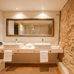 Отель La Garriga de Castelladral 4* Улучшенный номер с различными типами кроватей фото 8