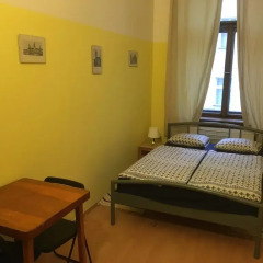 Hostel EMMA Стандартный номер с двуспальной кроватью (общая ванная комната) фото 7