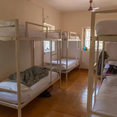 Отель Roadhouse Hostels Palolem Goa Кровать в общем номере с двухъярусной кроватью фото 2