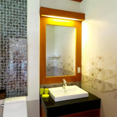 Отель Bangtao Holiday Villa ванная