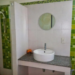 Отель Bangtao Local House Rental ванная