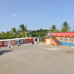 Отель Almond Lodge парковка