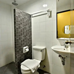 Отель Express Inn Cebu 3* Улучшенный номер с различными типами кроватей фото 4