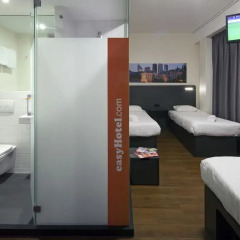 Отель easyHotel Den Haag 2* Стандартный семейный номер разные типы кроватей фото 2