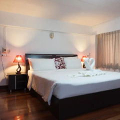 Отель Karon Sunshine Guesthouse & Bar 3* Улучшенный номер с различными типами кроватей фото 17