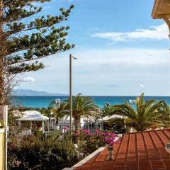 Отель La Villa Del Mare Улучшенный номер с двуспальной кроватью фото 6
