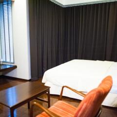 Отель Baan Silom Soi 3 2* Улучшенный номер с разными типами кроватей фото 12