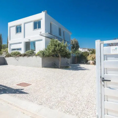 Отель Chloe Luxury Villa парковка