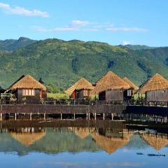 Отель Myanmar Treasure Resort Inle 4* Номер Делюкс с различными типами кроватей фото 4