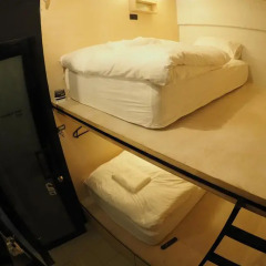 Отель Box Poshtel Phuket Стандартный номер с 2 отдельными кроватями (общая ванная комната) фото 2