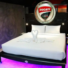 Nicky's Handlebar Hotel комната для гостей фото 2