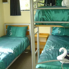 Отель Bowentown Beach Holiday Park 4* Бунгало с различными типами кроватей фото 12