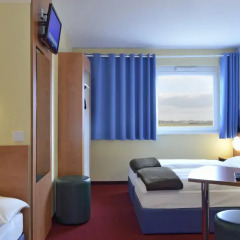 B&B Hotel Munchen Airport 2* Стандартный номер с различными типами кроватей фото 7