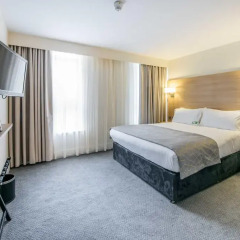Отель Holiday Inn London - Kensington 4* Улучшенный номер с различными типами кроватей фото 10