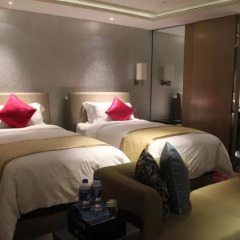 Wongtee V Hotel 5* Улучшенный номер с 2 отдельными кроватями