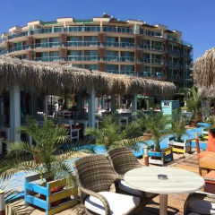 Отель Briz Beach Aparthotel Болгария, Солнечный берег - отзывы, цены и фото номеров - забронировать отель Briz Beach Aparthotel онлайн пляж фото 2
